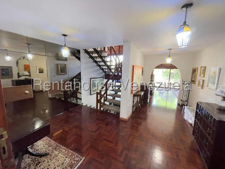 Casa (Multipes Niveles) en Venta en Prados del Este, Distrito Metropolitano - 4