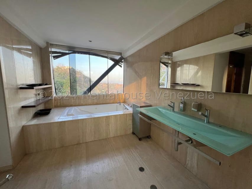 Casa (Multipes Niveles) en Venta en Corralito, Distrito Metropolitano - 32