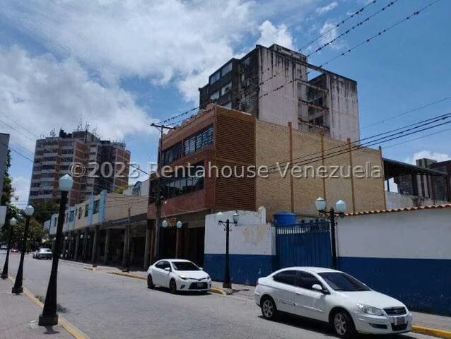 Comercial (Edificio) en Alquiler en Centro, Lara - 56