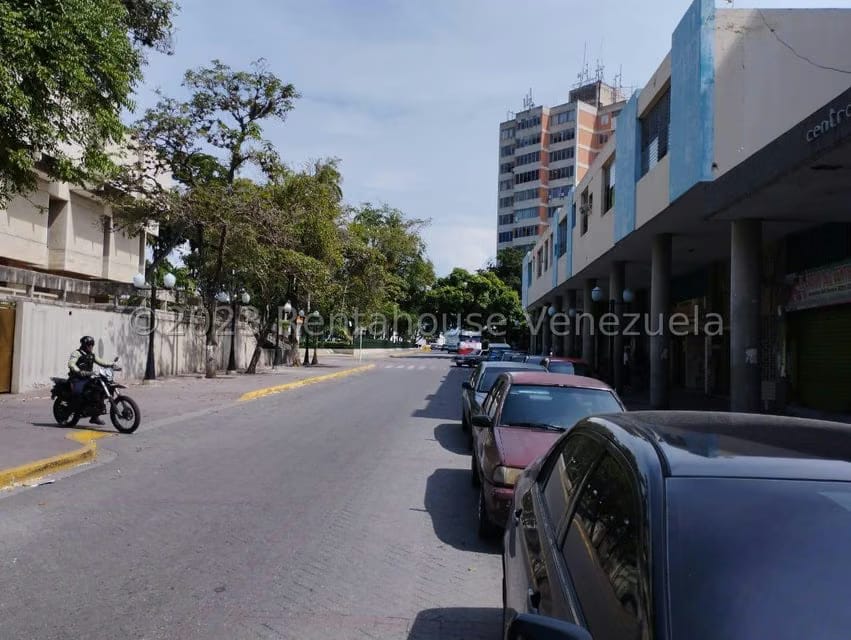 Comercial (Edificio) en Alquiler en Centro, Lara - 57