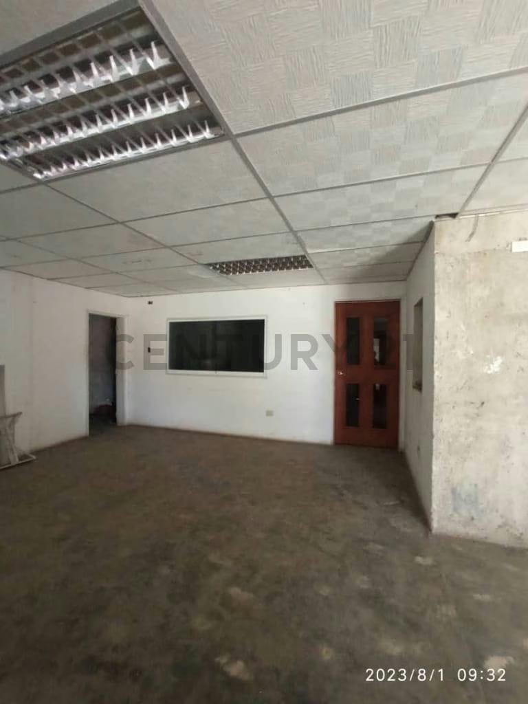 En Alquiler Terreno con Edificio Comercial - 4