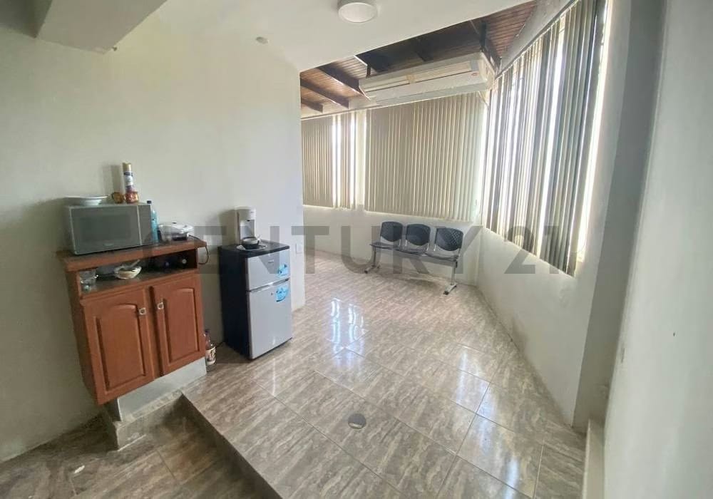 Amplio local comercial en venta en Puerto La Cruz - 14