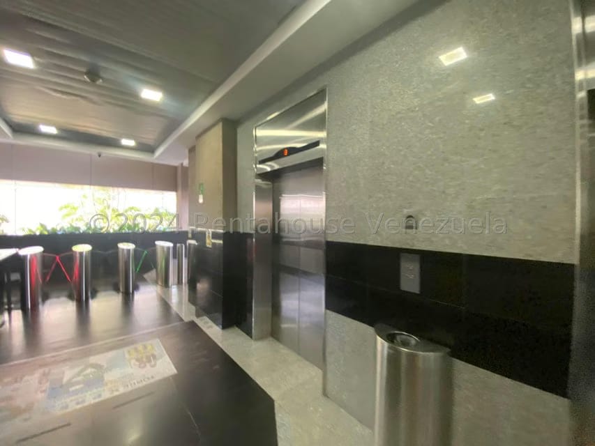 Comercial (Oficina) en Venta en Macaracuay, Distrito Metropolitano - 4