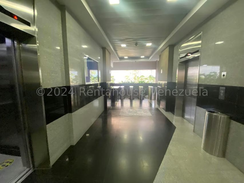 Comercial (Oficina) en Venta en Macaracuay, Distrito Metropolitano - 5