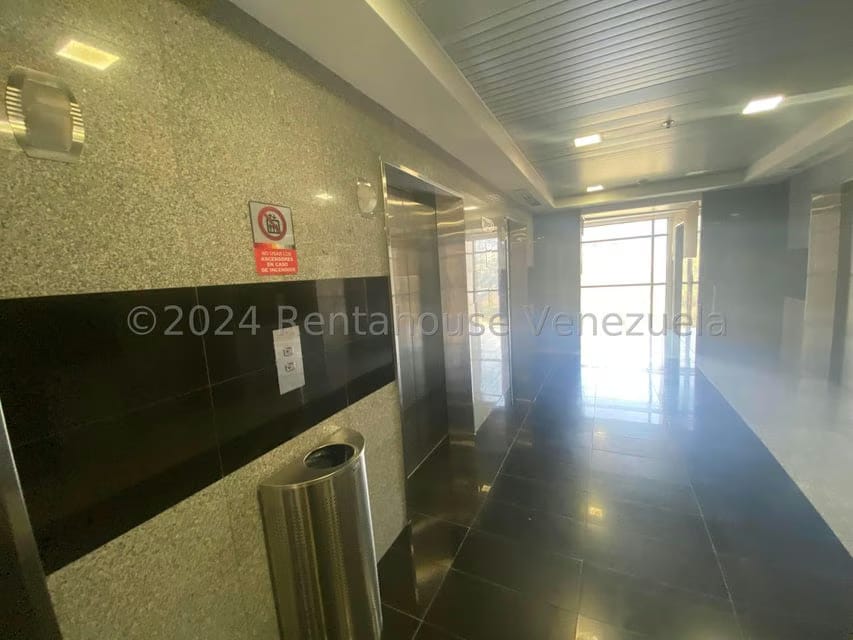 Comercial (Oficina) en Venta en Macaracuay, Distrito Metropolitano - 8
