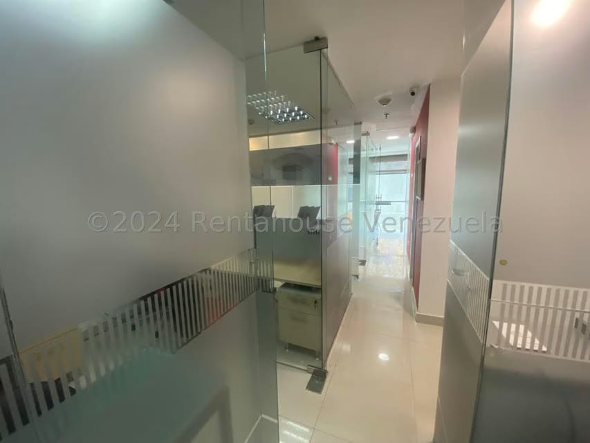Comercial (Oficina) en Venta en Macaracuay, Distrito Metropolitano - 9