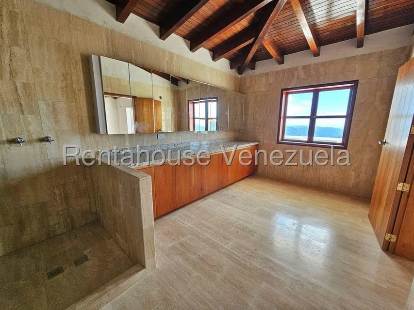 Casa (Multipes Niveles) en Venta en La Lagunita Country Club, Distrito Metropolitano - 28