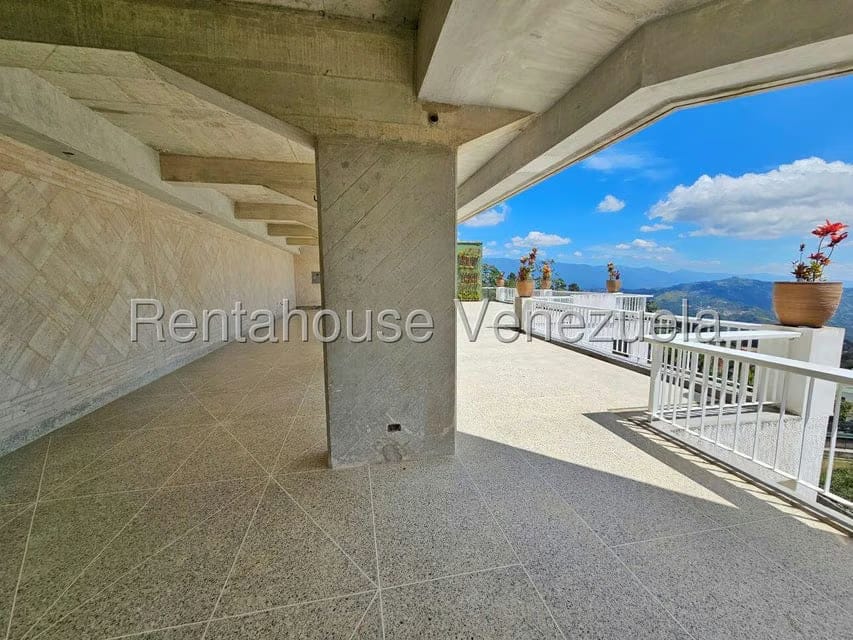 Casa (Multipes Niveles) en Venta en La Lagunita Country Club, Distrito Metropolitano - 55