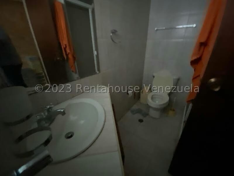Casa (1 Nivel) en Venta en Prados del Este, Distrito Metropolitano - 18