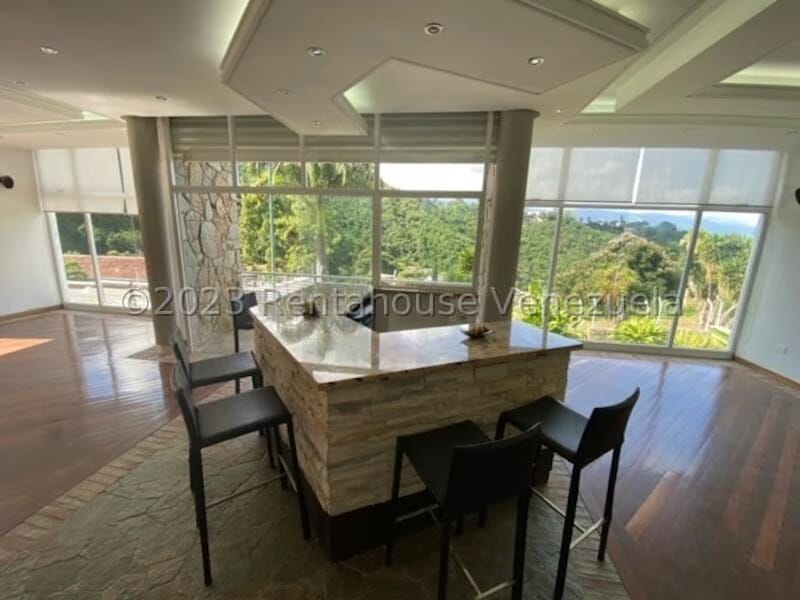 Casa (1 Nivel) en Venta en Prados del Este, Distrito Metropolitano - 23