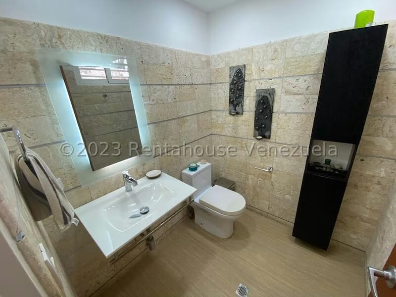 Casa (1 Nivel) en Venta en Prados del Este, Distrito Metropolitano - 27