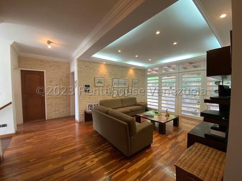 Casa (1 Nivel) en Venta en Prados del Este, Distrito Metropolitano - 50