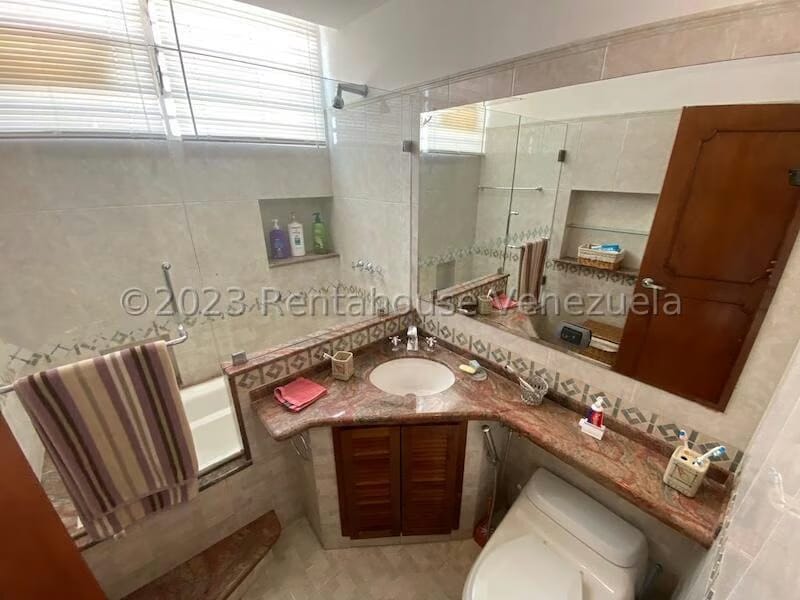 Casa (1 Nivel) en Venta en Prados del Este, Distrito Metropolitano - 53