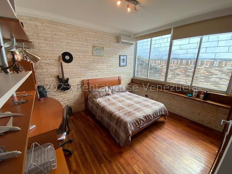 Casa (1 Nivel) en Venta en Prados del Este, Distrito Metropolitano - 54