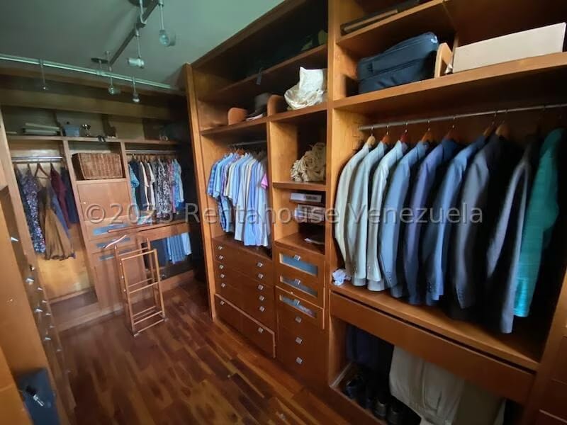 Casa (1 Nivel) en Venta en Prados del Este, Distrito Metropolitano - 60