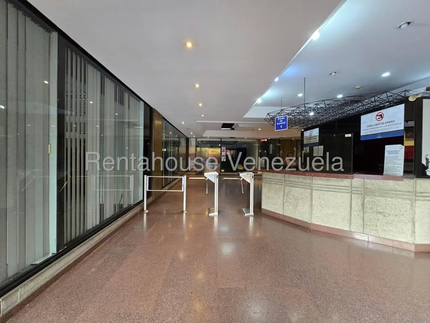 Comercial (Oficina) en Alquiler en Los Cortijos de Lourdes, Distrito Metropolitano - 2