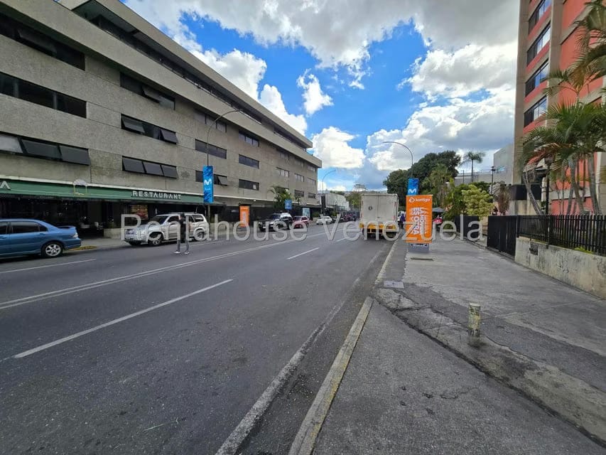 Comercial (Oficina) en Alquiler en Los Cortijos de Lourdes, Distrito Metropolitano - 14