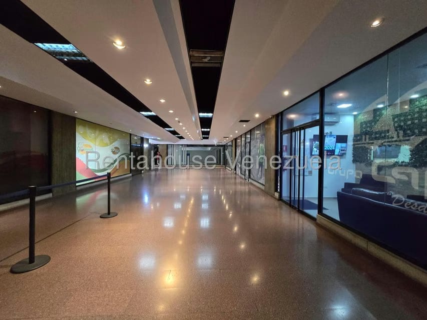 Comercial (Oficina) en Alquiler en Los Cortijos de Lourdes, Distrito Metropolitano - 15