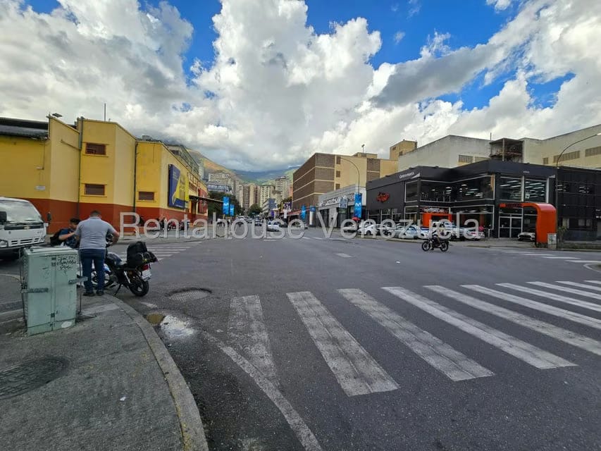 Comercial (Oficina) en Alquiler en Los Cortijos de Lourdes, Distrito Metropolitano - 16