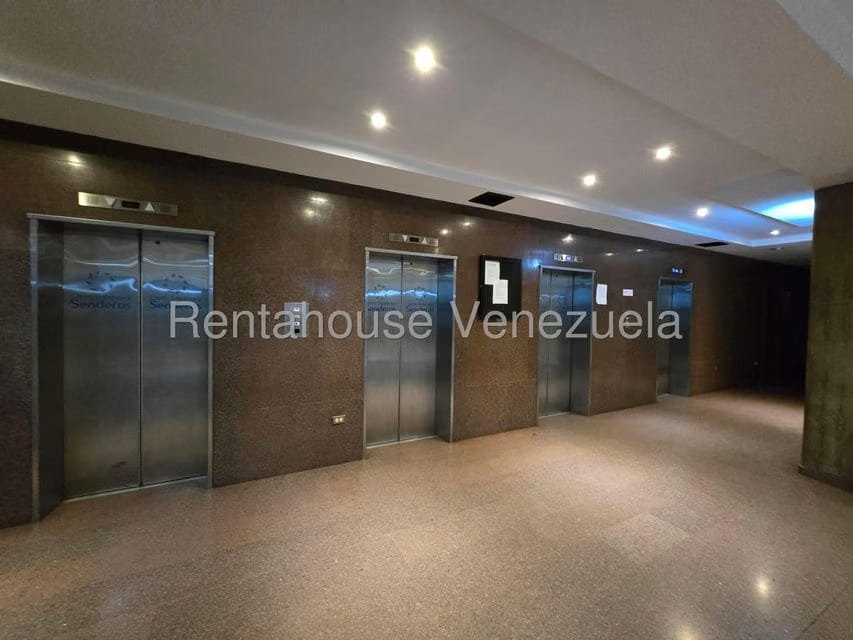 Comercial (Oficina) en Alquiler en Los Cortijos de Lourdes, Distrito Metropolitano - 3