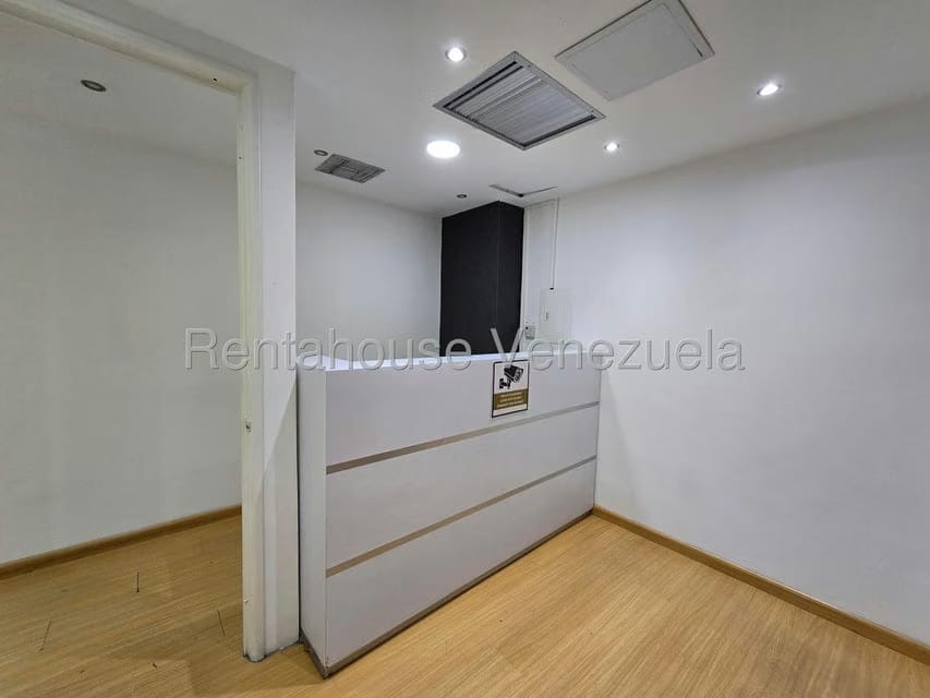 Comercial (Oficina) en Alquiler en Los Cortijos de Lourdes, Distrito Metropolitano - 4