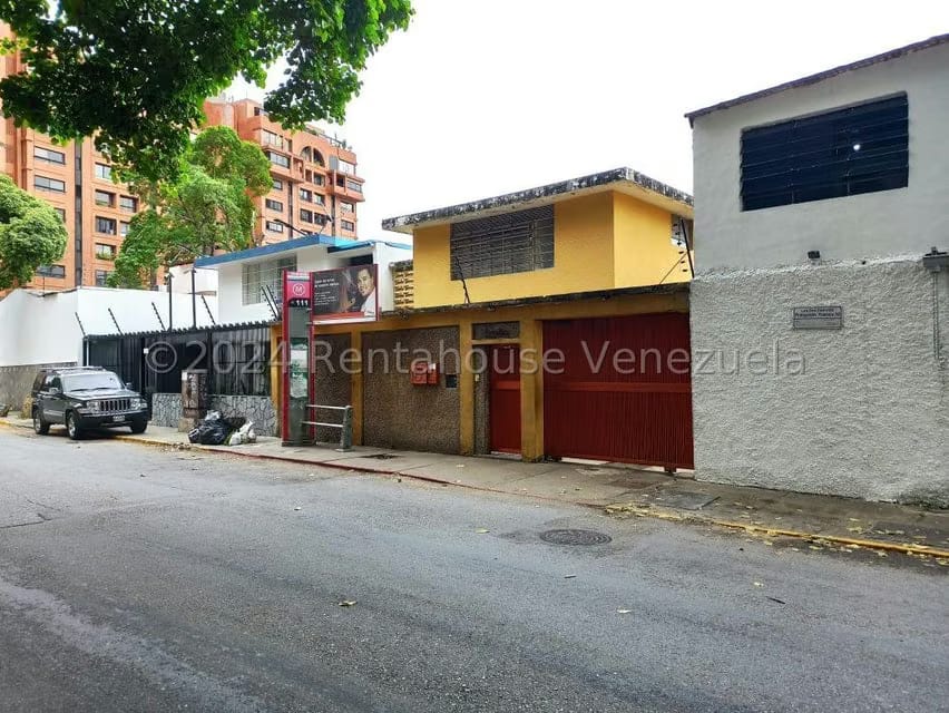 Casa (Multipes Niveles) en Venta en Los Dos Caminos, Distrito Metropolitano - 2