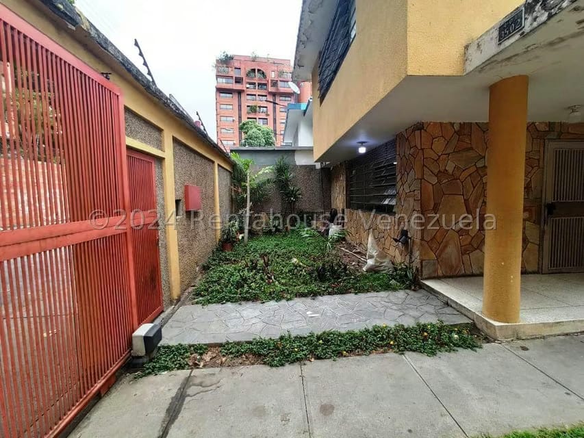 Casa (Multipes Niveles) en Venta en Los Dos Caminos, Distrito Metropolitano - 3