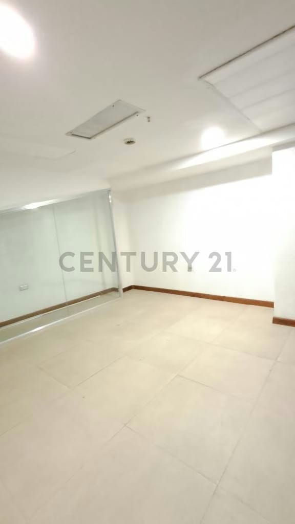 Oficina privada, Centro Comercial Caribbean Mall Local Comercial Moderno - 6