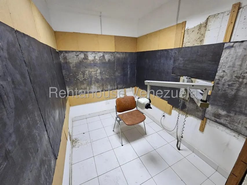 Comercial (Local Comercial) en Alquiler en La Urbina, Distrito Metropolitano - 15