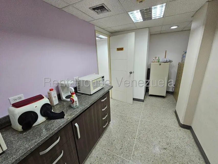 Comercial (Local Comercial) en Alquiler en La Urbina, Distrito Metropolitano - 16