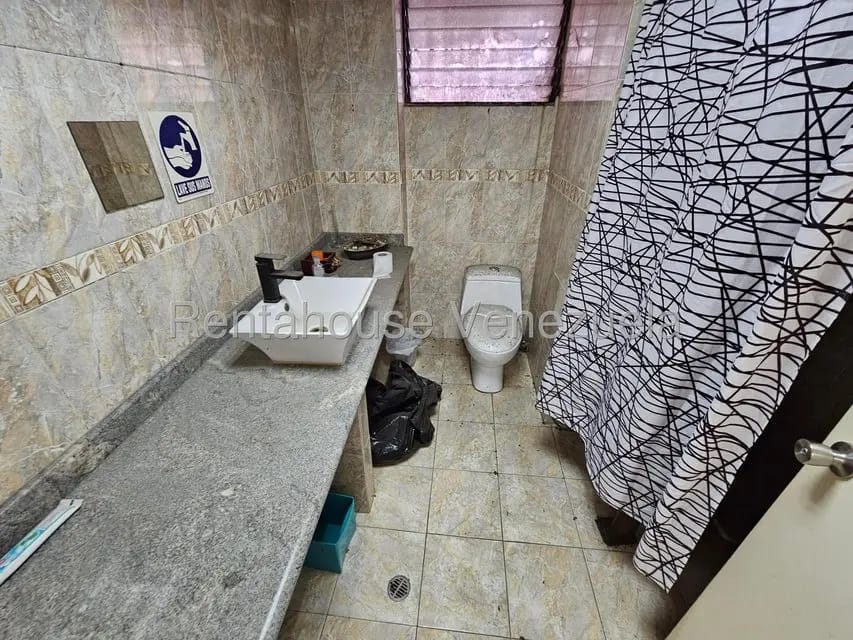 Comercial (Local Comercial) en Alquiler en La Urbina, Distrito Metropolitano - 17