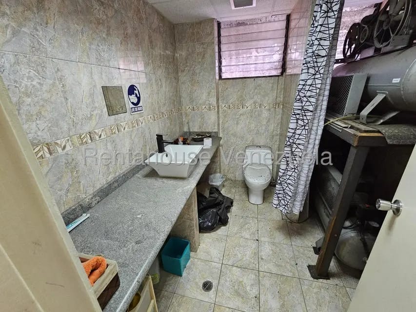 Comercial (Local Comercial) en Alquiler en La Urbina, Distrito Metropolitano - 18