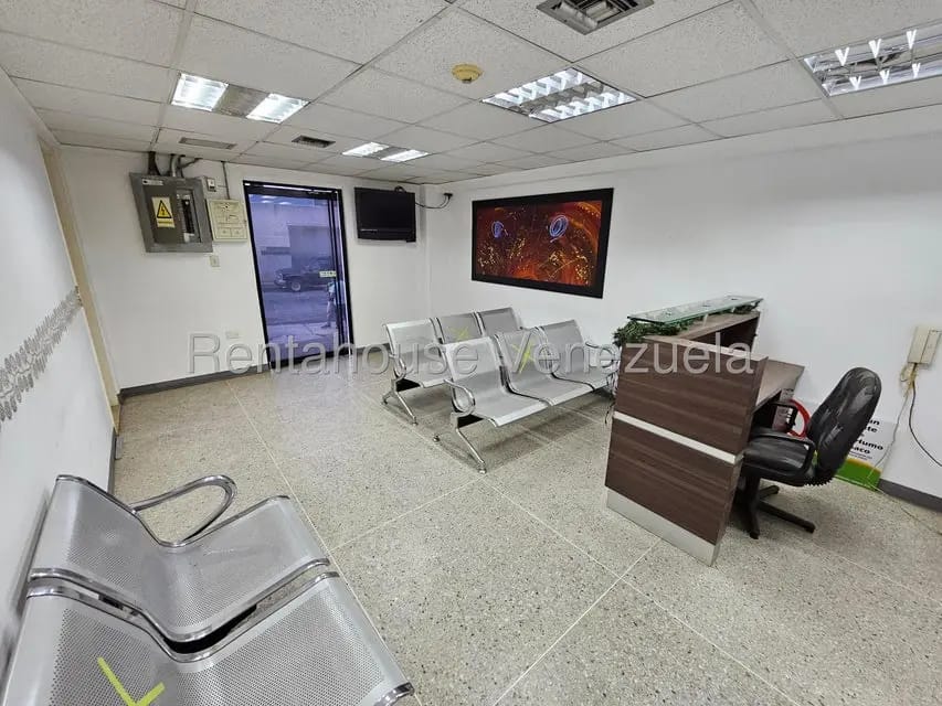 Comercial (Local Comercial) en Alquiler en La Urbina, Distrito Metropolitano - 4