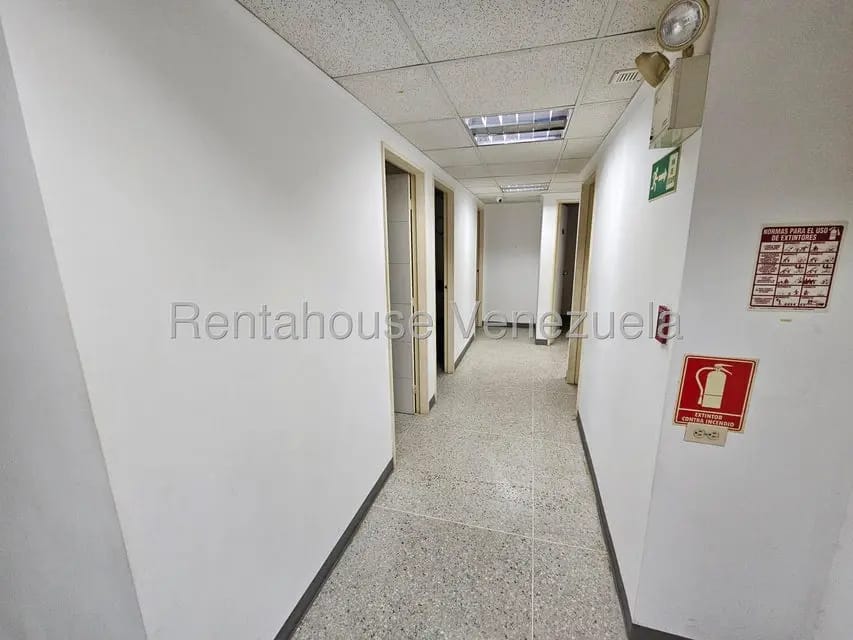 Comercial (Local Comercial) en Alquiler en La Urbina, Distrito Metropolitano - 7