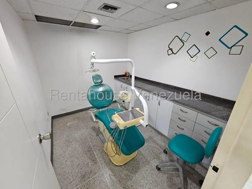 Comercial (Local Comercial) en Alquiler en La Urbina, Distrito Metropolitano - 10