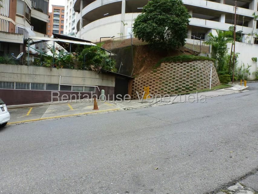 Apartamento (1 Nivel) en Alquiler en Lomas de Las Mercedes, Distrito Metropolitano - 2