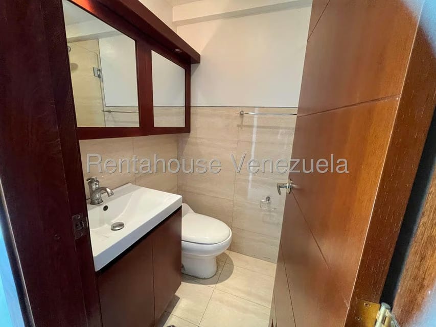 Apartamento (1 Nivel) en Alquiler en La Boyera, Distrito Metropolitano - 11