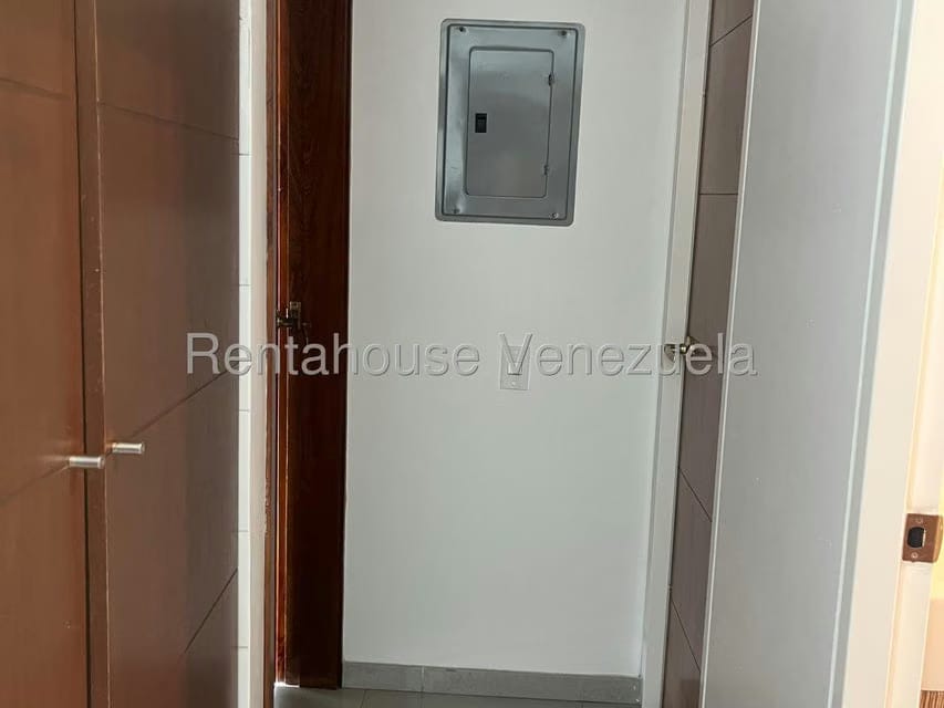 Apartamento (1 Nivel) en Alquiler en La Boyera, Distrito Metropolitano - 8