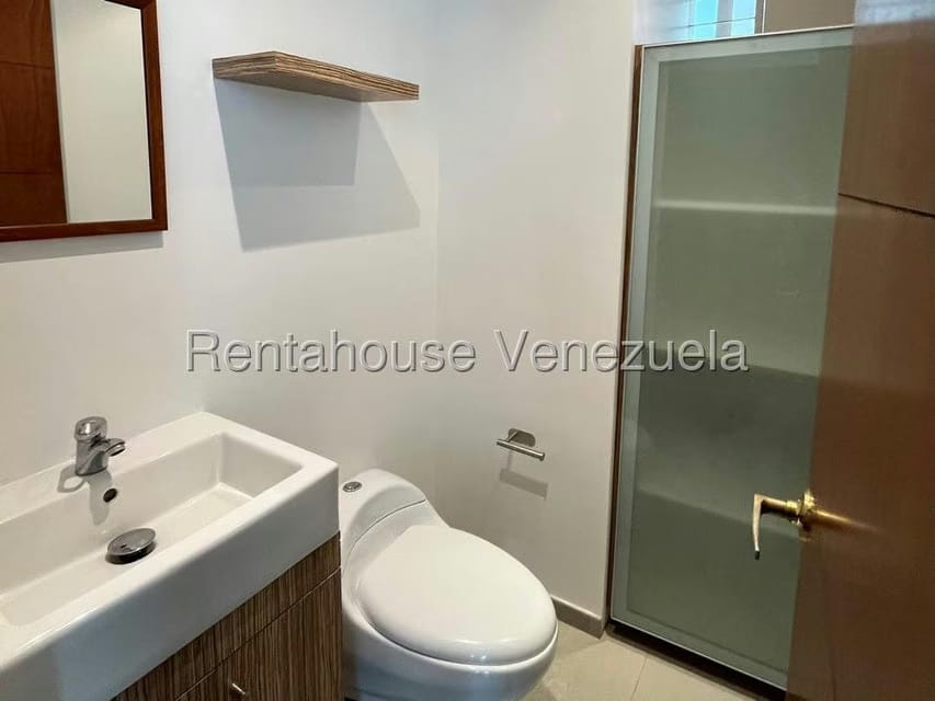 Apartamento (1 Nivel) en Alquiler en La Boyera, Distrito Metropolitano - 10