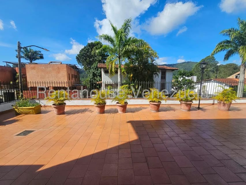 Casa (Colonial) en Venta en Baruta, Distrito Metropolitano - 2