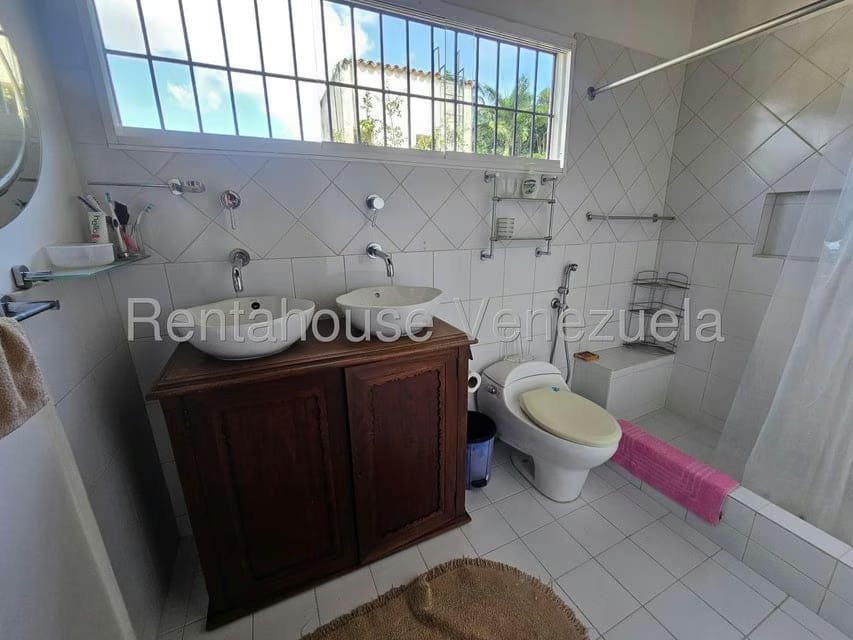 Casa (Colonial) en Venta en Baruta, Distrito Metropolitano - 13