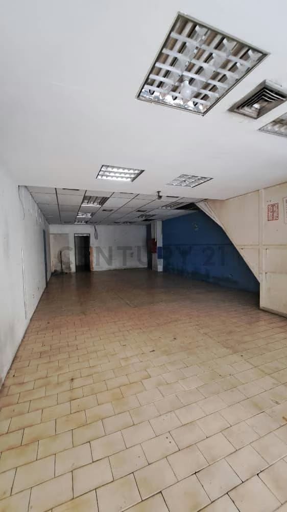 ML - Local Comercial en alquiler Av. Universidad - 11