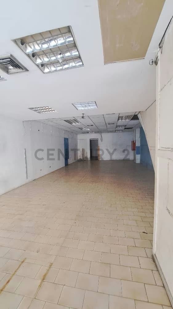 ML - Local Comercial en alquiler Av. Universidad - 12