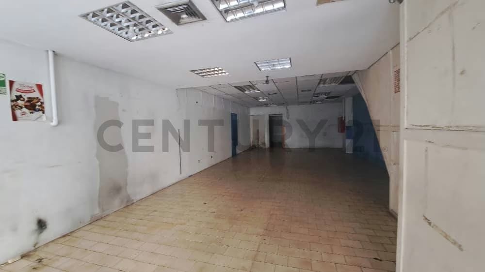ML - Local Comercial en alquiler Av. Universidad - 5