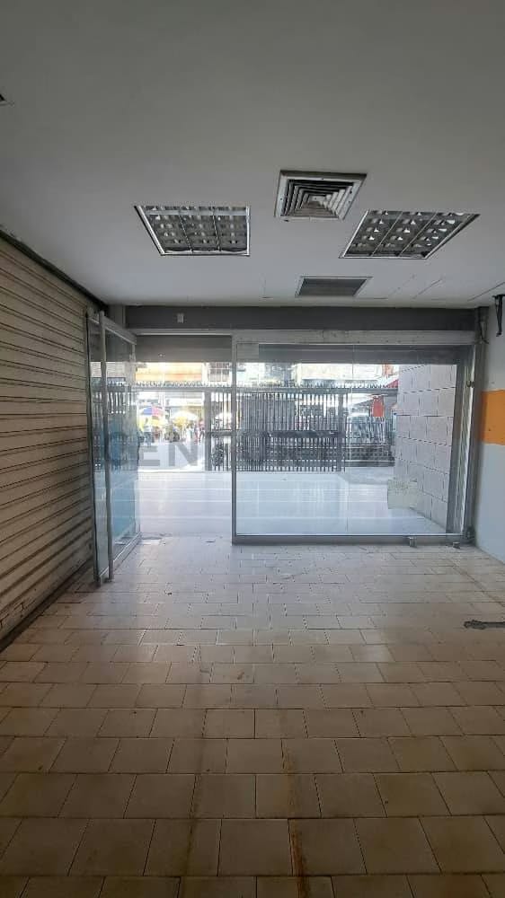 ML - Local Comercial en alquiler Av. Universidad - 8