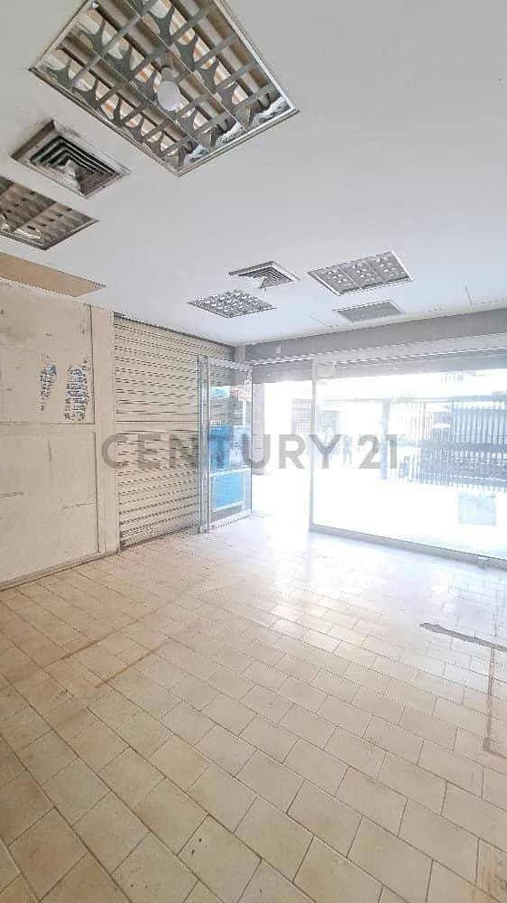ML - Local Comercial en alquiler Av. Universidad - 9