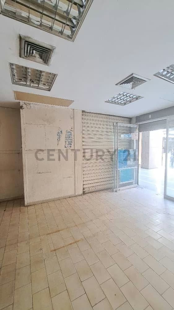 ML - Local Comercial en alquiler Av. Universidad - 10