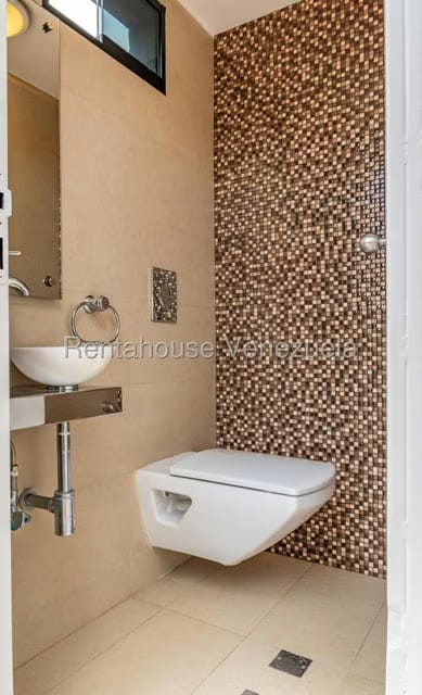 Apartamento (Multiples Niveles) en Alquiler en La Tahona, Distrito Metropolitano - 23