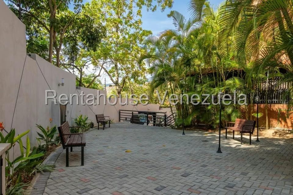 Apartamento (Multiples Niveles) en Alquiler en La Tahona, Distrito Metropolitano - 4