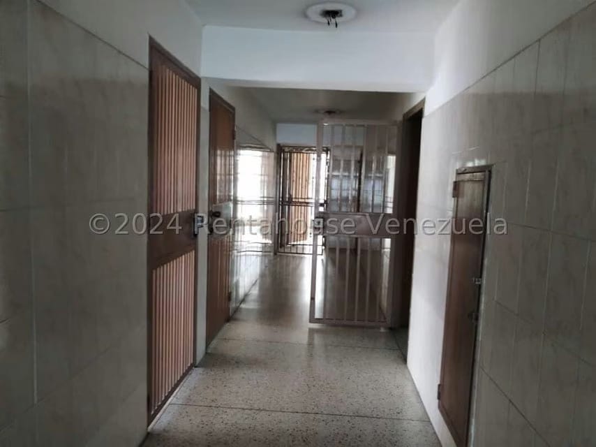 Comercial (Edificio) en Venta en Avenida Bolivar Sur, Carabobo - 60